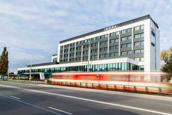 C200 Office (3)